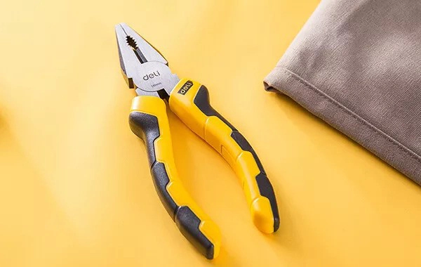 How does a hand tool plier work?