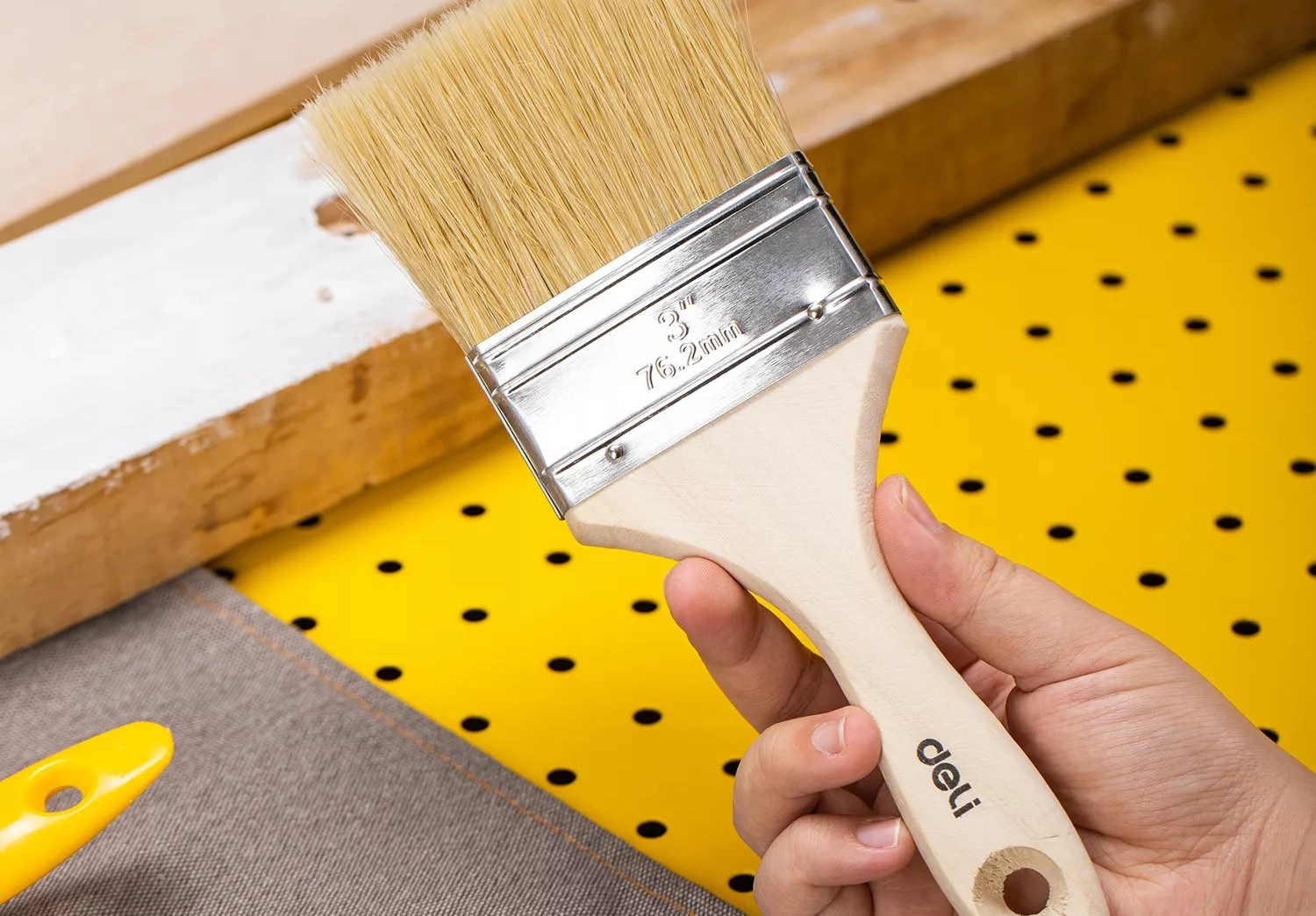 Choosing the Right Painting Tools Including Scraping Tools and Spray Equipment